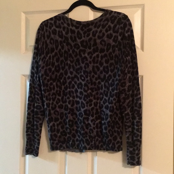 Black and grey leopard print sweater rawr - Picture 2 of 4